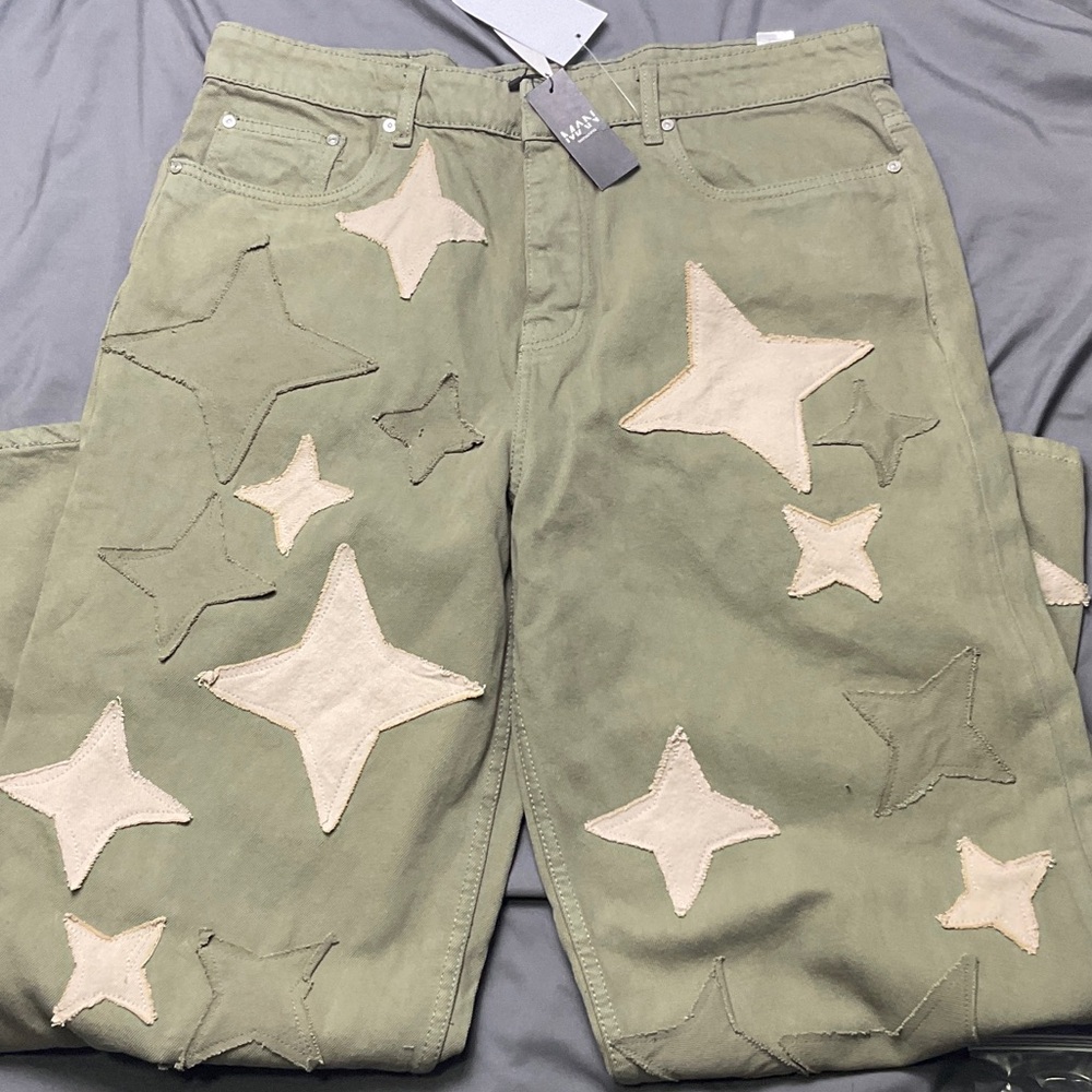 Boohoo Star Patch Relaxed Jeans - Khaki - Picture 5 of 7